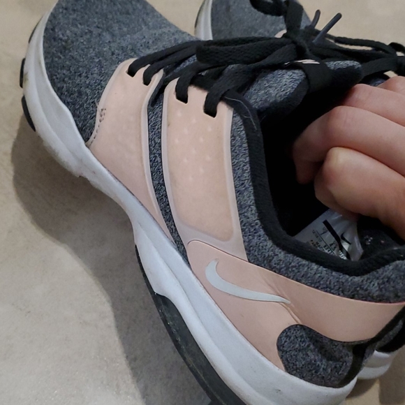 Nike training shoes - Picture 3 of 4